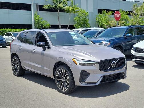 Aurora Silver 2026 Volvo XC60 B5 Ultra