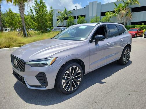 Aurora Silver 2026 Volvo XC60 B5 Ultra