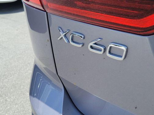 Aurora Silver 2026 Volvo XC60 B5 Ultra