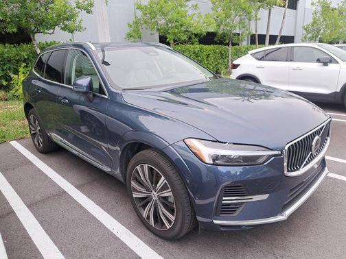 2023 Volvo XC60 Recharge Plug-In Hybrid T8 Plus Bright Theme