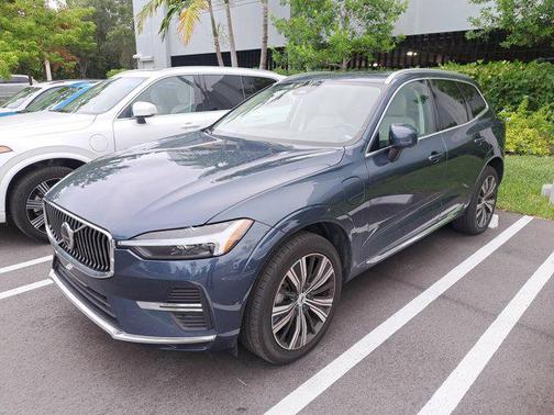 2023 Volvo XC60 Recharge Plug-In Hybrid T8 Plus Bright Theme