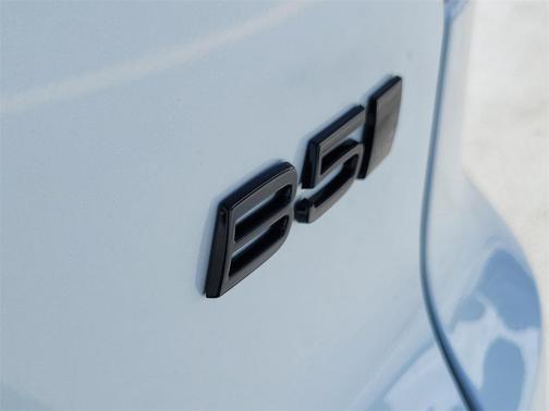 2026 Volvo XC40 Black Edition Ultra, B5 AWD Gas (mild hybrid)