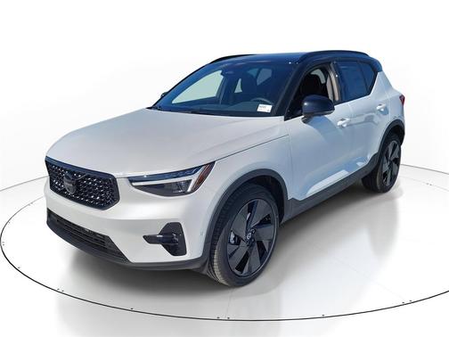 2026 Volvo XC40 Black Edition Ultra, B5 AWD Gas (mild hybrid)