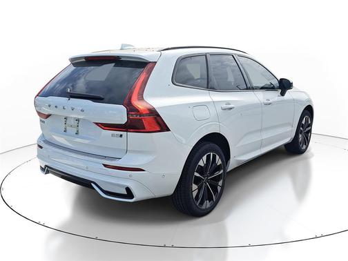 2026 Volvo XC60 B5 Plus
