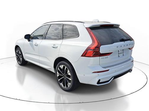 2026 Volvo XC60 B5 Plus