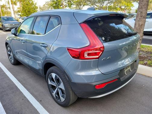 2023 Volvo XC40 B4 Plus Bright Theme
