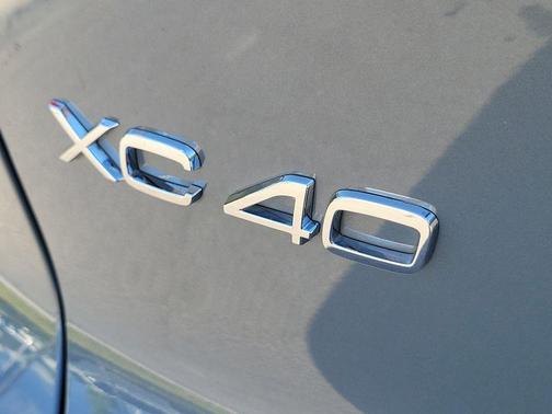 2023 Volvo XC40 B4 Plus Bright Theme