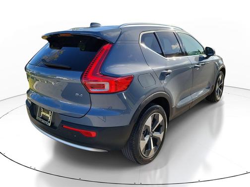2023 Volvo XC40 B4 Plus Bright Theme