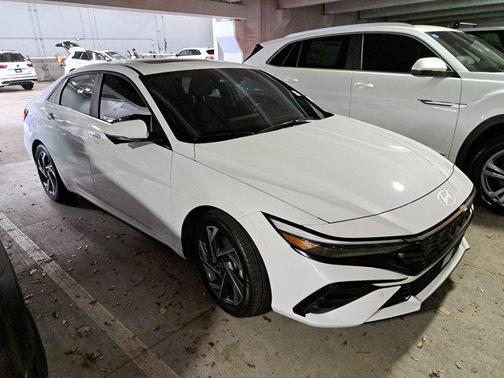2024 Hyundai ELANTRA Limited