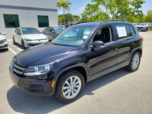 Deep Black Pearl Metallic 2018 Volkswagen Tiguan Limited 2.0T