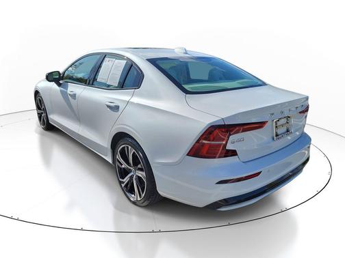 2024 Volvo S60 B5 Core Dark Theme