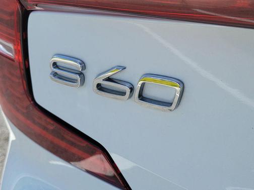 2024 Volvo S60 B5 Core Dark Theme