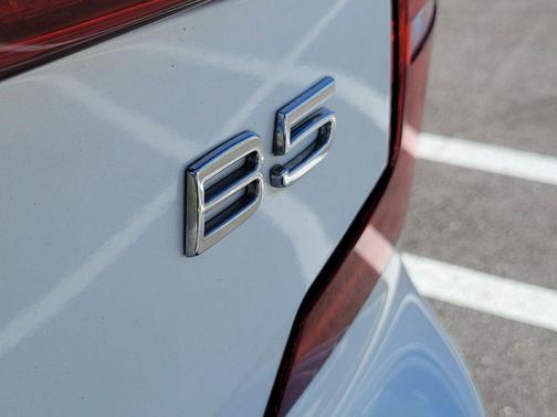 2024 Volvo S60 B5 Core Dark Theme