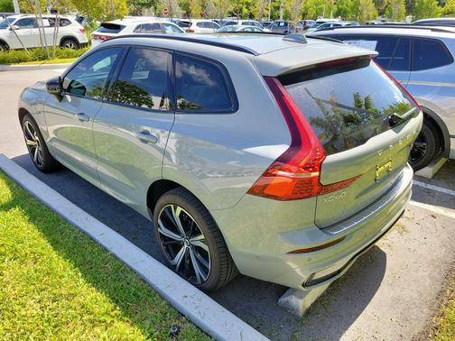 Vapour Grey Metallic 2025 Volvo XC60 Plug-In Hybrid Ultra, T8 AWD Electric/Gasoline, Dark