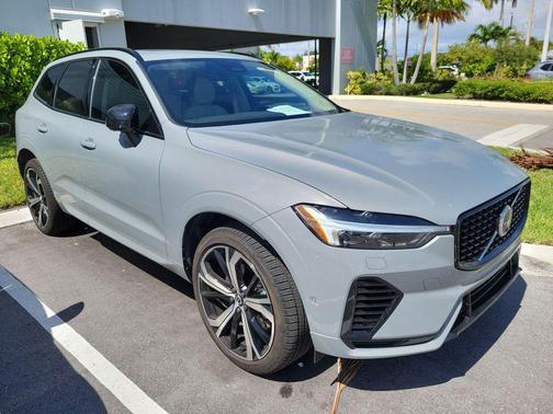 Vapour Grey Metallic 2025 Volvo XC60 Plug-In Hybrid Ultra, T8 AWD Electric/Gasoline, Dark