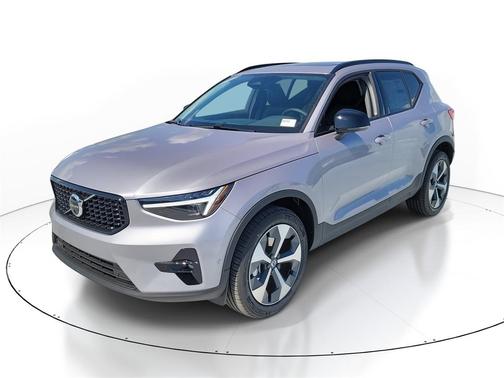 2026 Volvo XC40 Plus, B5 AWD Gas (mild hybrid), Dark