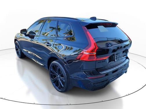 Onyx Black Metallic 2024 Volvo XC60 B5 Ultimate Black Edition