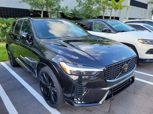 2024 Volvo XC60 B5 Ultimate Black Edition