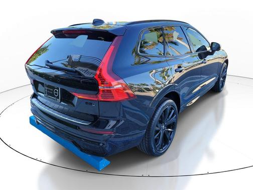 Onyx Black Metallic 2024 Volvo XC60 B5 Ultimate Black Edition
