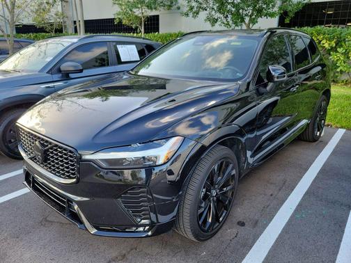 2024 Volvo XC60 B5 Ultimate Black Edition