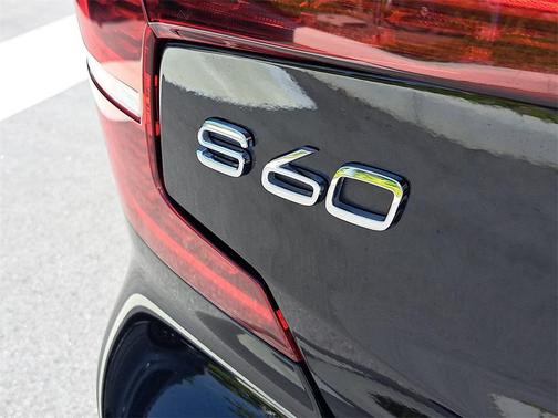 2020 Volvo S60 T5 R-Design