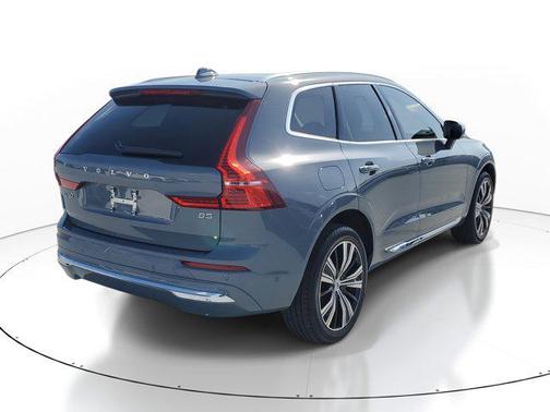 2023 Volvo XC60 B5 Ultimate Dark Theme