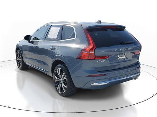 2023 Volvo XC60 B5 Ultimate Dark Theme
