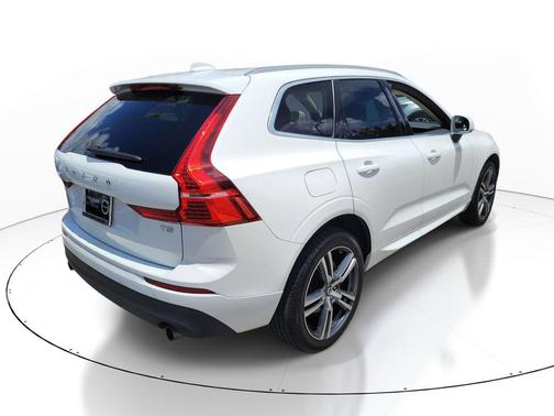 Ice White 2020 Volvo XC60 T5 Momentum