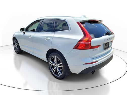 Ice White 2020 Volvo XC60 T5 Momentum