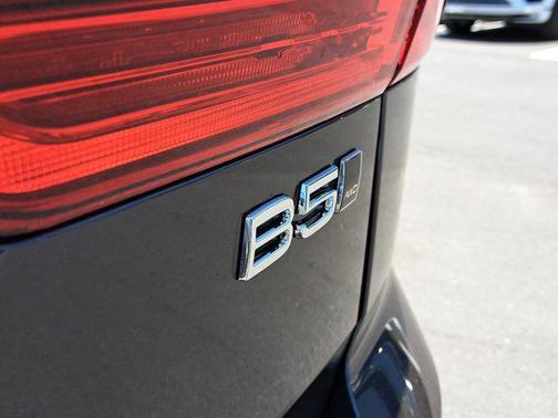 2025 Volvo XC60 B5 Core