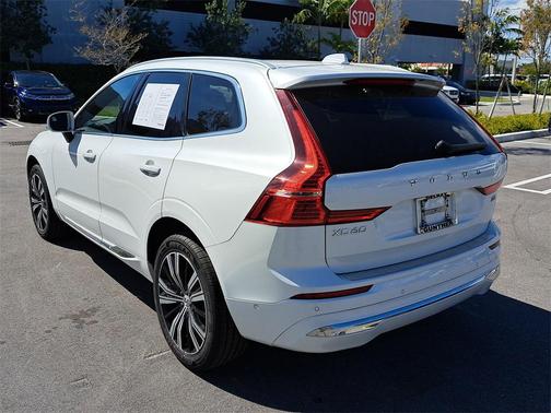 2023 Volvo XC60 B5 Plus Bright Theme