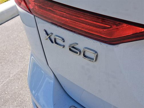 2023 Volvo XC60 B5 Plus Bright Theme