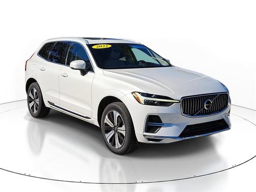 2023 Volvo XC60 Recharge Plug-In Hybrid T8 Core Bright Theme