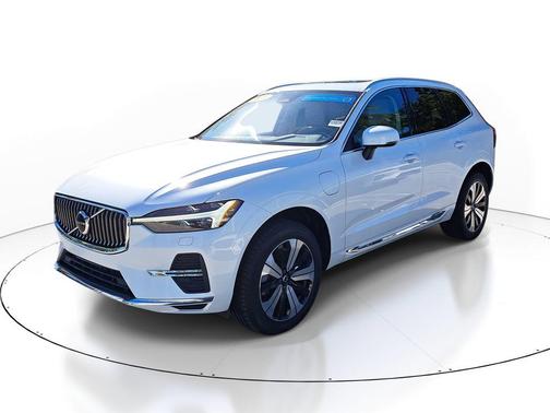 2023 Volvo XC60 Recharge Plug-In Hybrid T8 Core Bright Theme