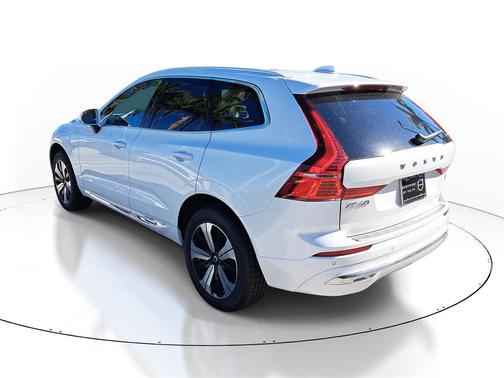 2023 Volvo XC60 Recharge Plug-In Hybrid T8 Core Bright Theme