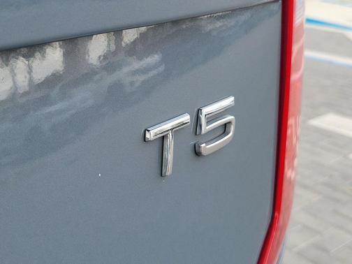 Thunder Grey Metallic 2020 Volvo XC90 T5 Momentum