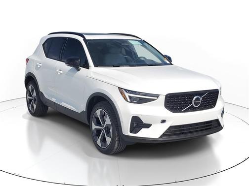 2026 Volvo XC40 Plus, B5 AWD Gas (mild hybrid), Dark