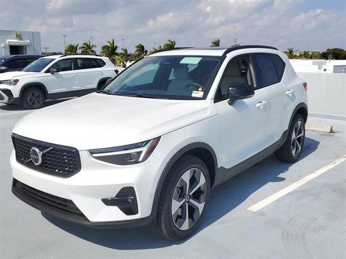 2026 Volvo XC40 Plus, B5 AWD Gas (mild hybrid), Dark