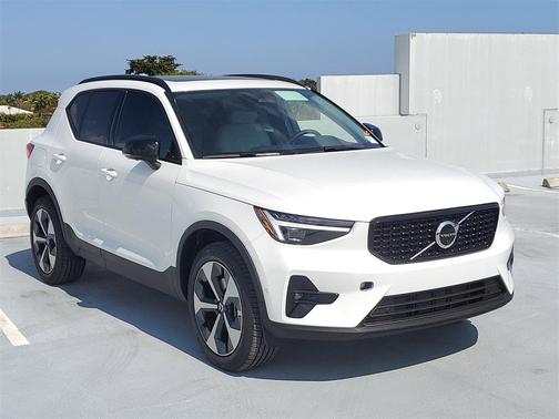 2026 Volvo XC40 Plus, B5 AWD Gas (mild hybrid), Dark