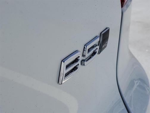 2026 Volvo XC40 Plus, B5 AWD Gas (mild hybrid), Dark