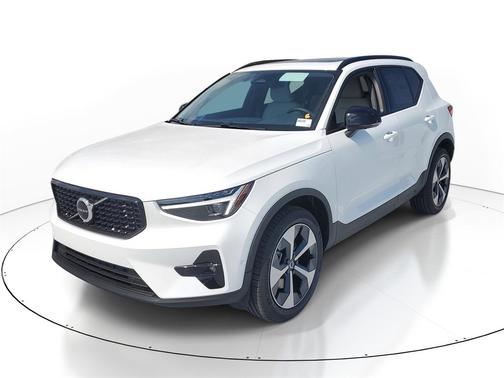 2026 Volvo XC40 Plus, B5 AWD Gas (mild hybrid), Dark