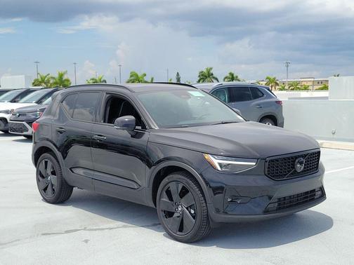 Onyx Black 2026 Volvo XC40 Black Edition Ultra, B5 AWD Gas (mild hybrid)