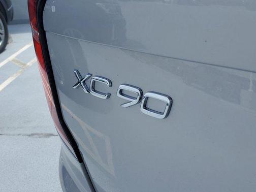 2025 Volvo XC90 B6 Plus 7-Seater
