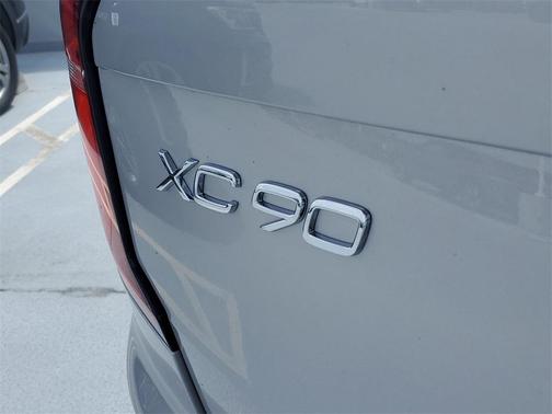 2025 Volvo XC90 B6 Plus 7-Seater