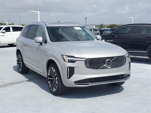 2025 Volvo XC90 B6 Plus 7-Seater