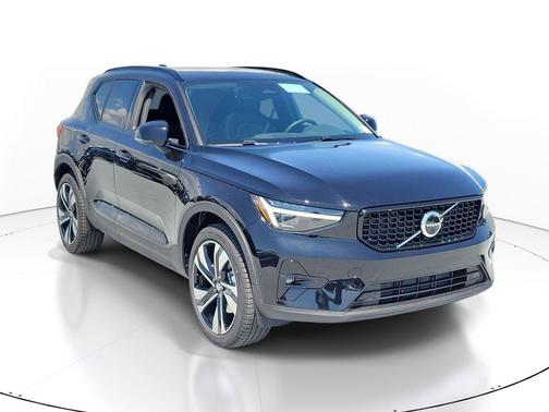 Onyx Black 2026 Volvo XC40 Ultra, B5 AWD Gas (mild hybrid), Dark