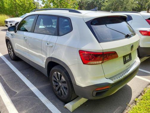 Pure White 2023 Volkswagen Taos 1.5T S