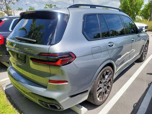 Skyscraper Grey Metallic 2024 BMW X7 M60i