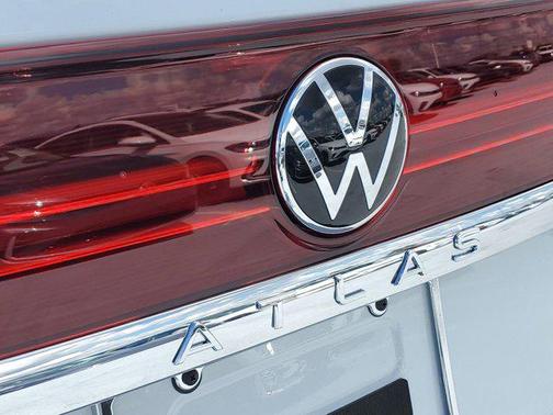 2025 Volkswagen Atlas 2.0T SE