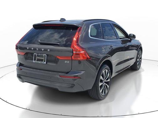 2023 Volvo XC60 B5 Ultimate Dark Theme